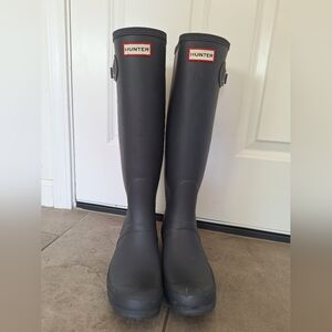 Hunter tall rain boots womens size 8